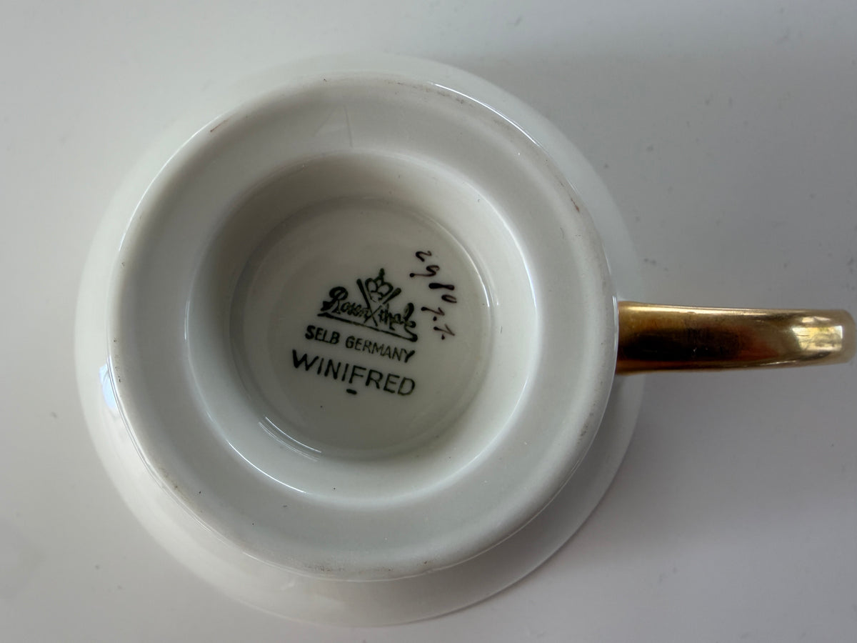 Dettaglio della porcellana Rosenthal Winifred color avorio con finiture oro